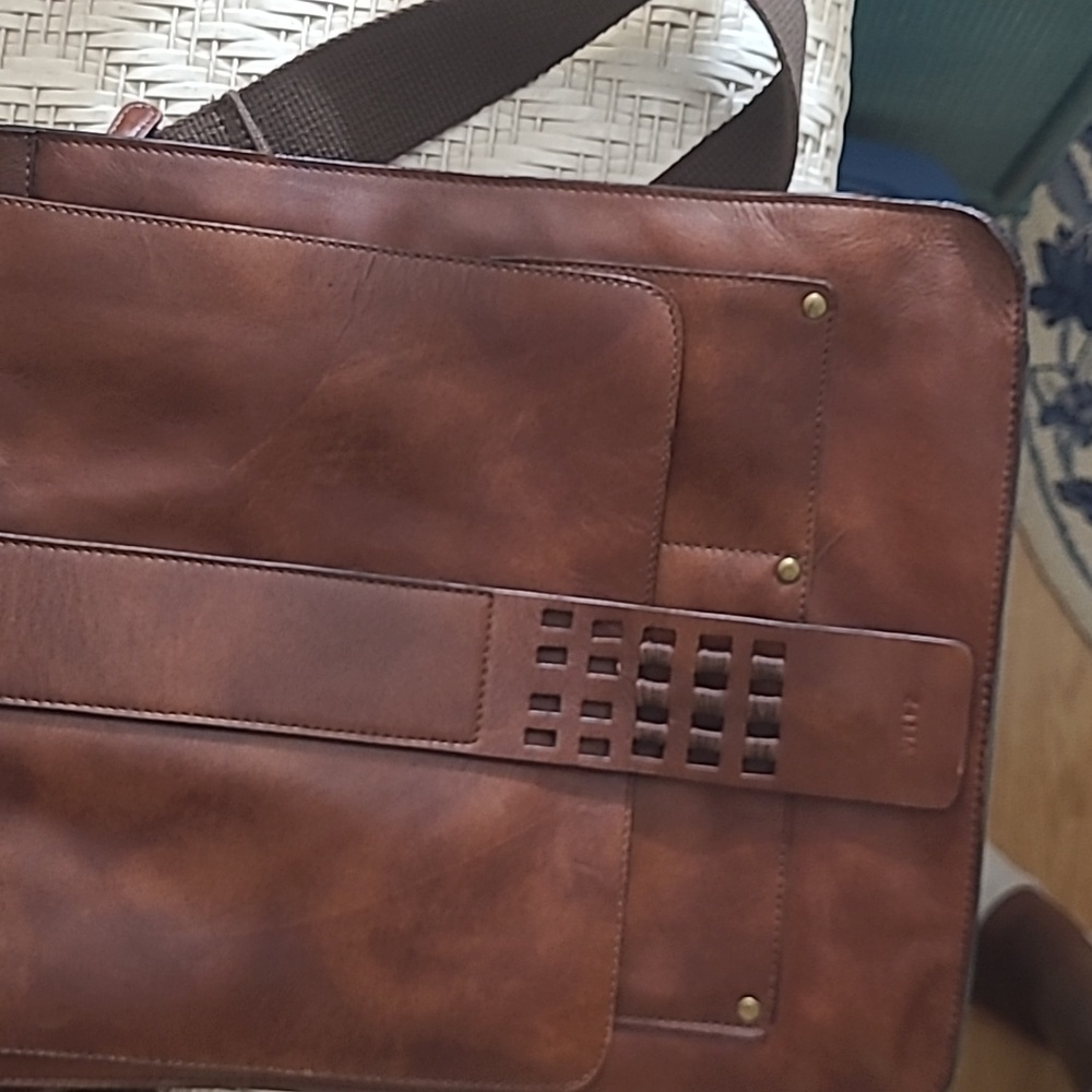 VELEZ Top Grain Leather Messenger Bag